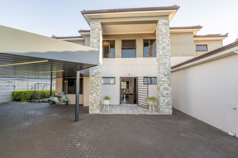 6 Bedroom Property for Sale in Brackenfell South Western Cape